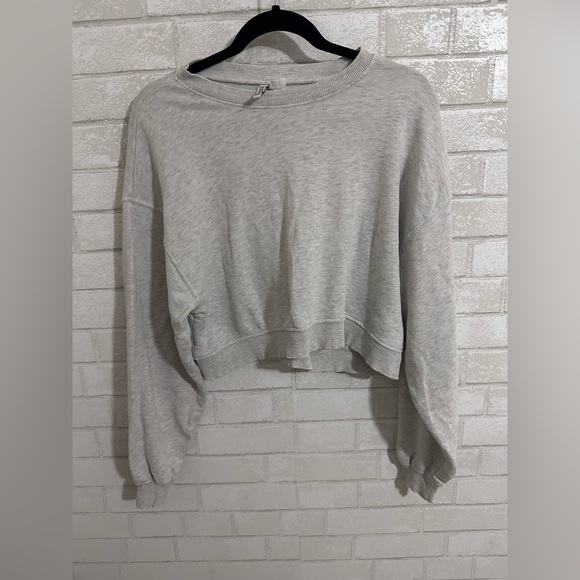 Divided H&M Gray Minimal Crop Sweatshirt Size L #1977 - Picture 1 of 6